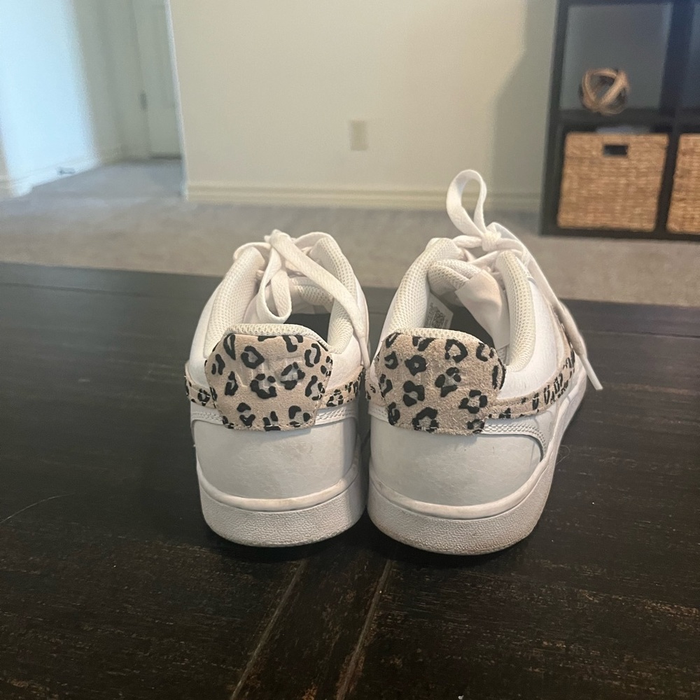 White Nikes size 9 brand new no box - Picture 5 of 9
